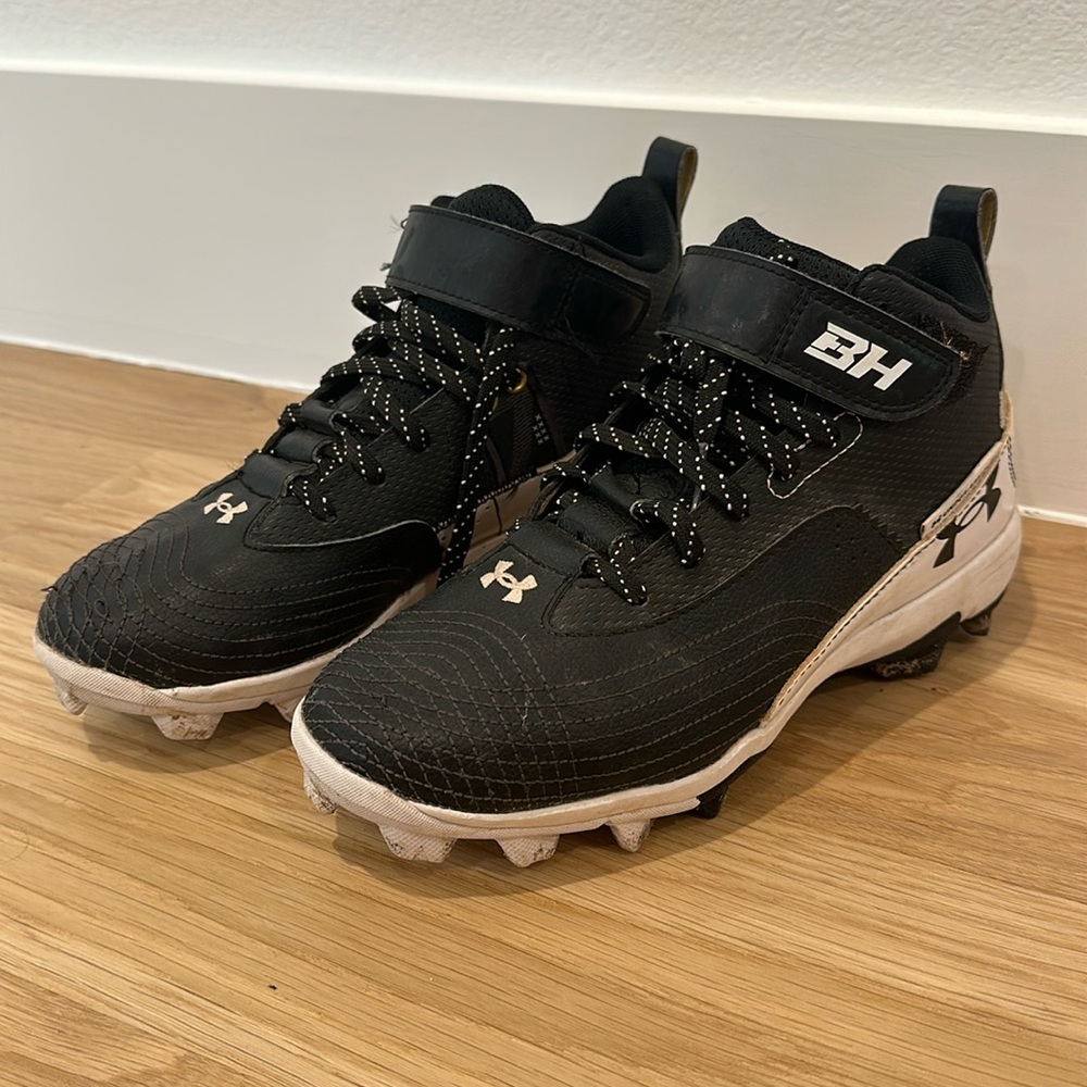 Under Armour BH Harper 7 Cleats - size 4